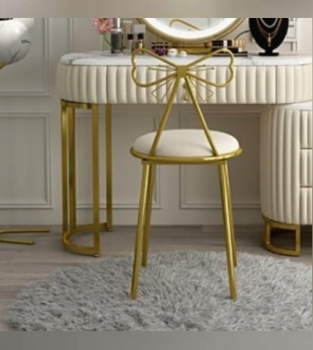 כסא פפיון זהב