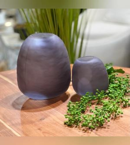 סט שני וואזות מושלמות ומיוחדות לאנשים שאוהבים דברים ייחודיים לשדרג את הבית ! מידות: 17/20 11/13