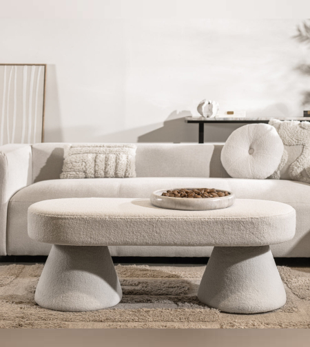 ספסל לוקה מאורך בצבע לבן.