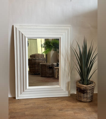 מראה לקסוס לבנה