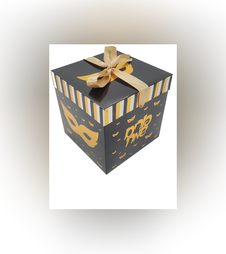 קופסת קרטון עם מכסה שחור/ זהב כ- 15*15*15 ס