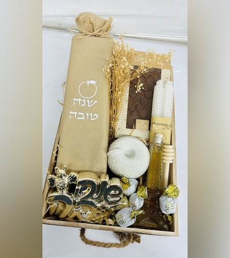 מארז מעץ עוגה שנה טובה