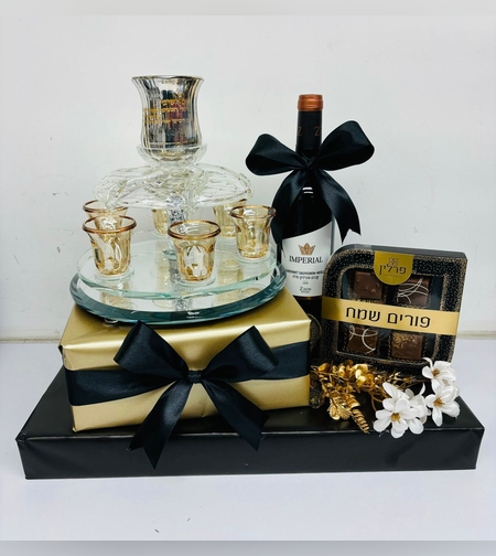 משלוח מנות מארז כוס יין נשפכת