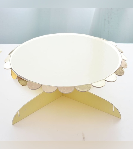 סטנד קרטון לעוגה - צהוב פסטל