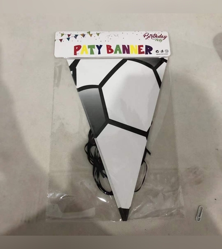 כדורגל - שרשרת דגלונים משולשים קרטון שחור לבן 3 מ'