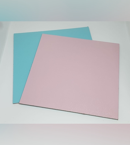 113BD- תחתית לעוגה 'פוקר' ריבוע 25*25 ס'מ, 4 מ'מ צד וורוד צד תכלת