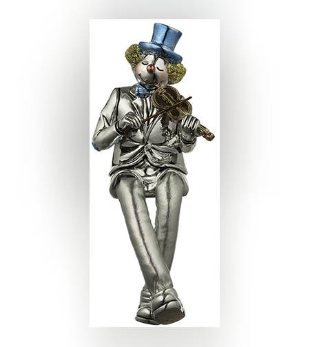 ליצן יושב מפוליריזן מוכסף עם רגלי בד כסף מנגן בכינור