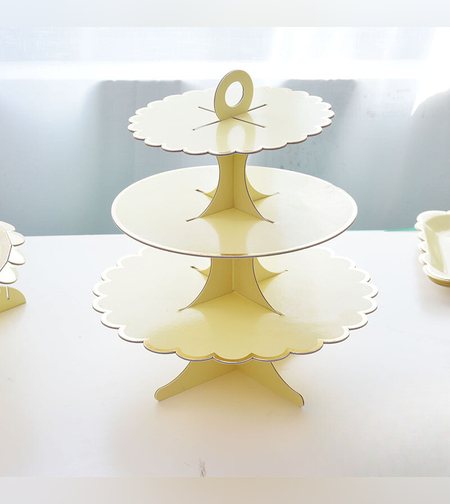 סטנד לקפקייק 3 קומות מסגרת זהב - צהוב פסטל