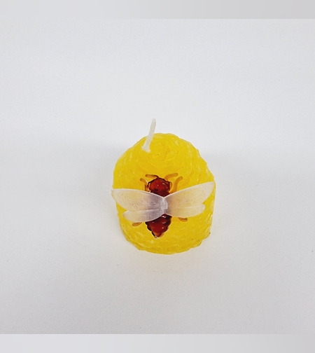 נר קטן חלת דבש עם דבורה