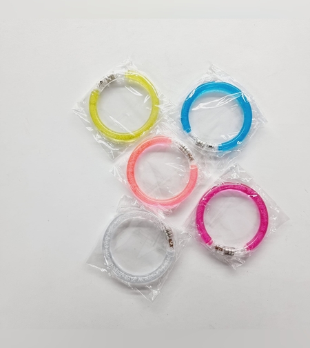 צמיד עם אור