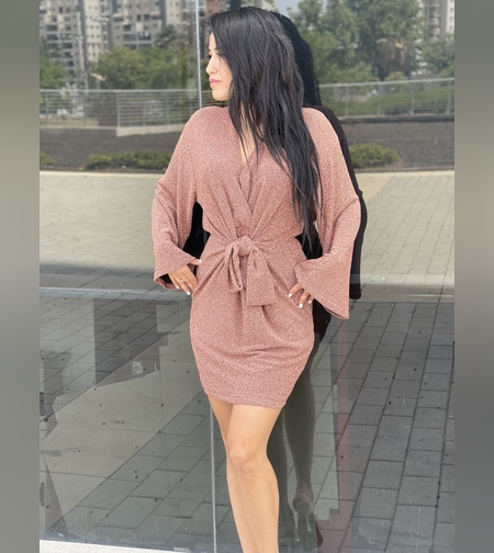 שמלת ערב קצרה מנצנצת קשירה במותן