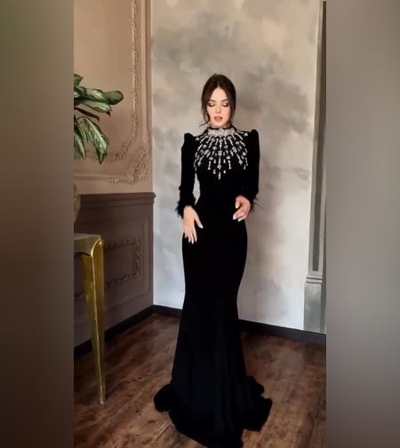 שמלת קטיפה מבד קוריאני משולבת אבנים