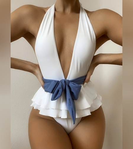 בגד ים שלם קשירה במותן לבן