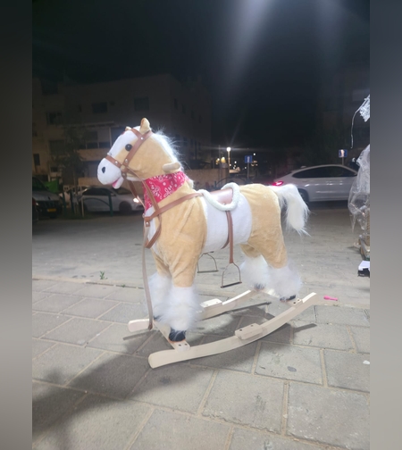 סוס נדנדה גדול