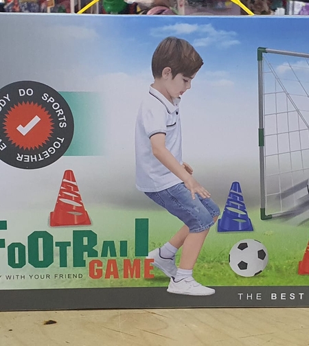 שער כדורגל  + קונוסים