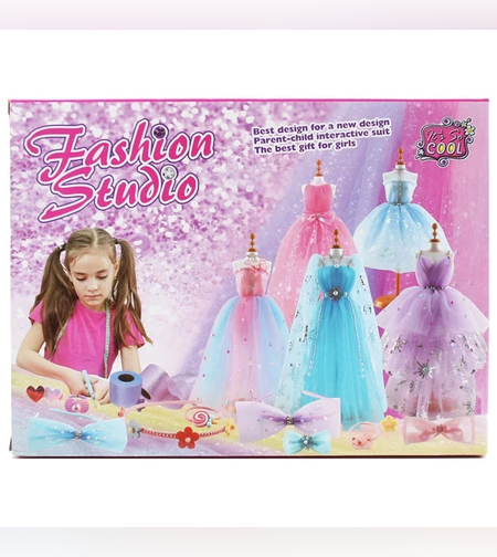 استوديو أزياء لإنشاء فستان