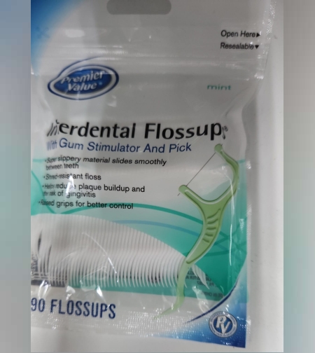 קיסם עם חוט דנטלי בטעם מנטה