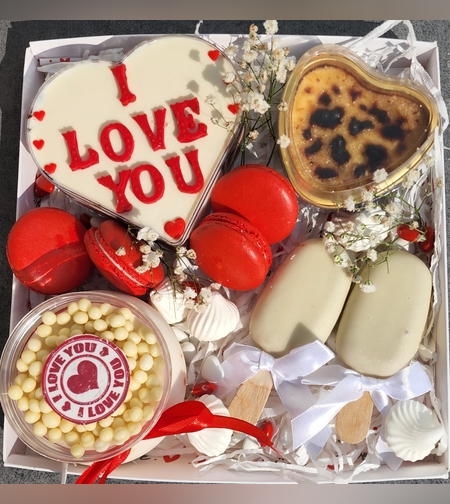 מארז קינוחים אהבה