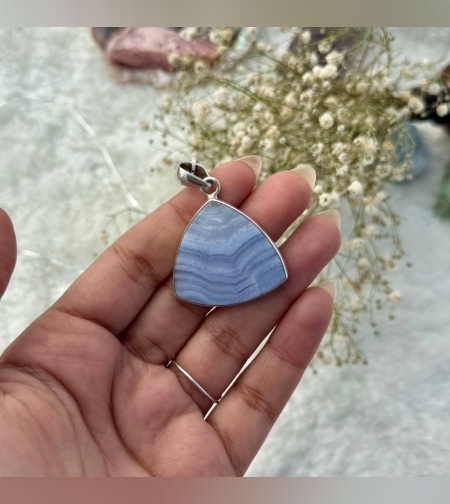 שרשרת אגת תחרה כחולה