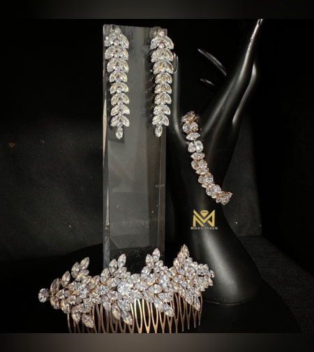 סט סיכה& עגילים &צמיד מוזהב