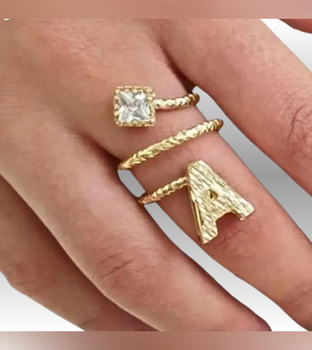 טבעת ספירלה אות וקריסטל