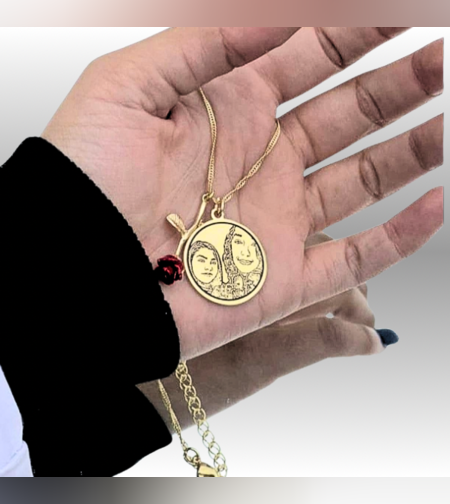 שרשרת פלטה עגולה עם חריטת תמונה ותליון פרח