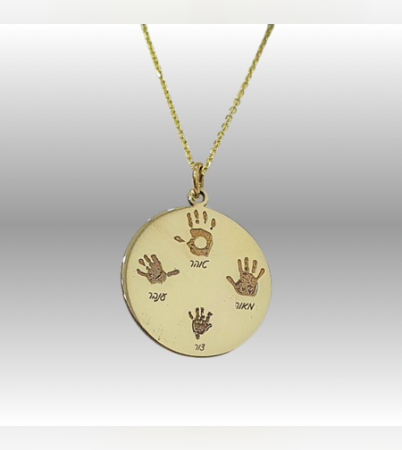 שרשרת טביעת כף יד ושמות ילדים