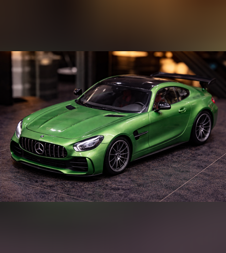 רכב ספורט מתכתי Mercedes AMG | מכונית יוקרה מיניאטורית | בהדמיה לרכב אמיתי