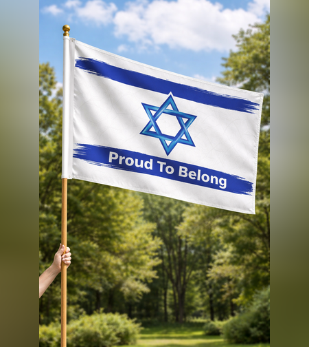 דגל ישראל 80×100 איכותי | דגל ישראל PROUD TO BELONG  לתלייה לבית, ולאירועים עשוי מפוליסטאר עמיד ברוח