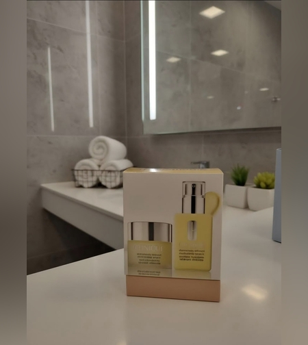 Clinique Dramatically Different Duo Set – מארז יוקרתי לצמד מוצרי הלחות האייקוניים לאיזון, ריכוך וחיזוק העור