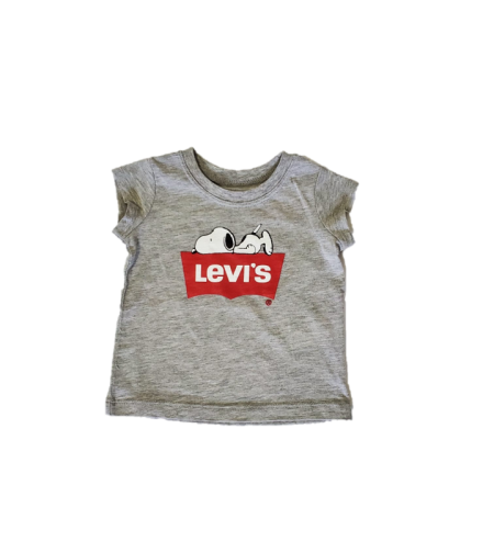 חולצת Levi's אפורה בייבי סנופי שוכב בלבן