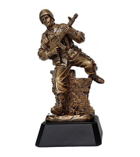 מגן הוקרה / פסל חייל לוחם 