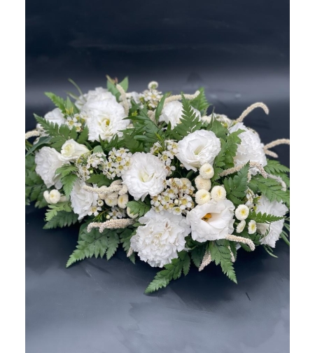 Classic table flowers - White