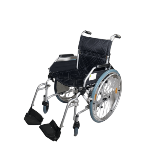 כסא גלגלים קל עם הנעה עצמית