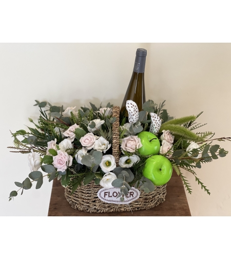 מארז פרחים ויין בסלסלה - ראש השנה
