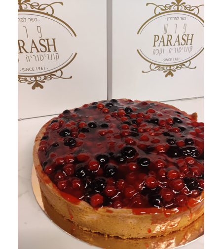 Pie filled with pastry cream and berries Halavi - Badatz