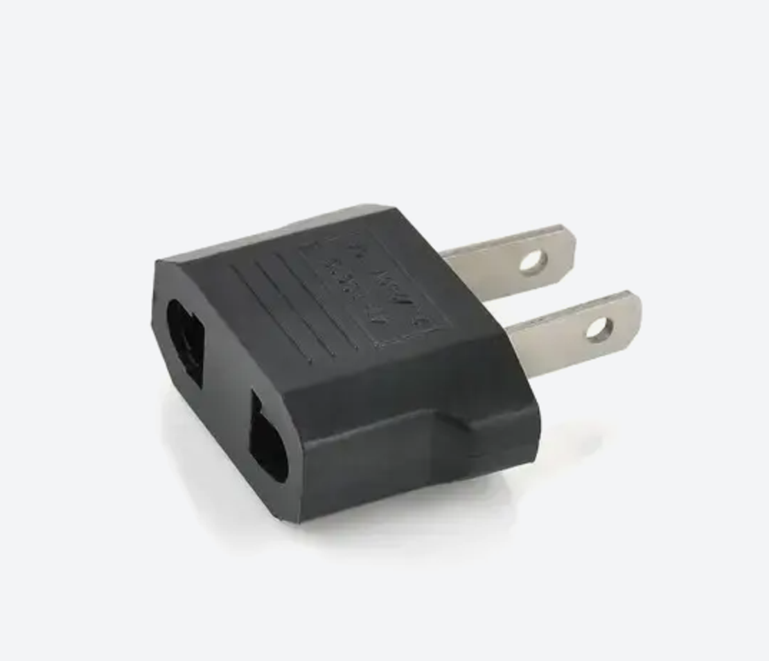 מעביר תקע דו פיני ישראלי לשקע אמריקאי