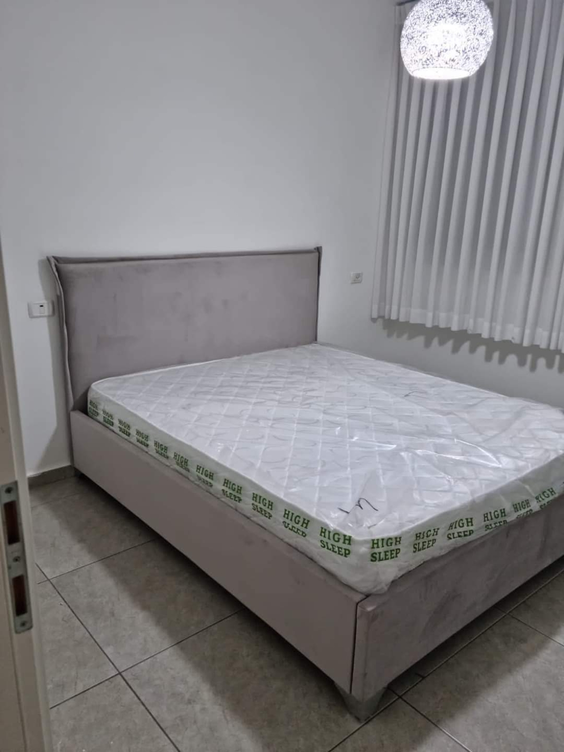 מיטה מרופדת אידה