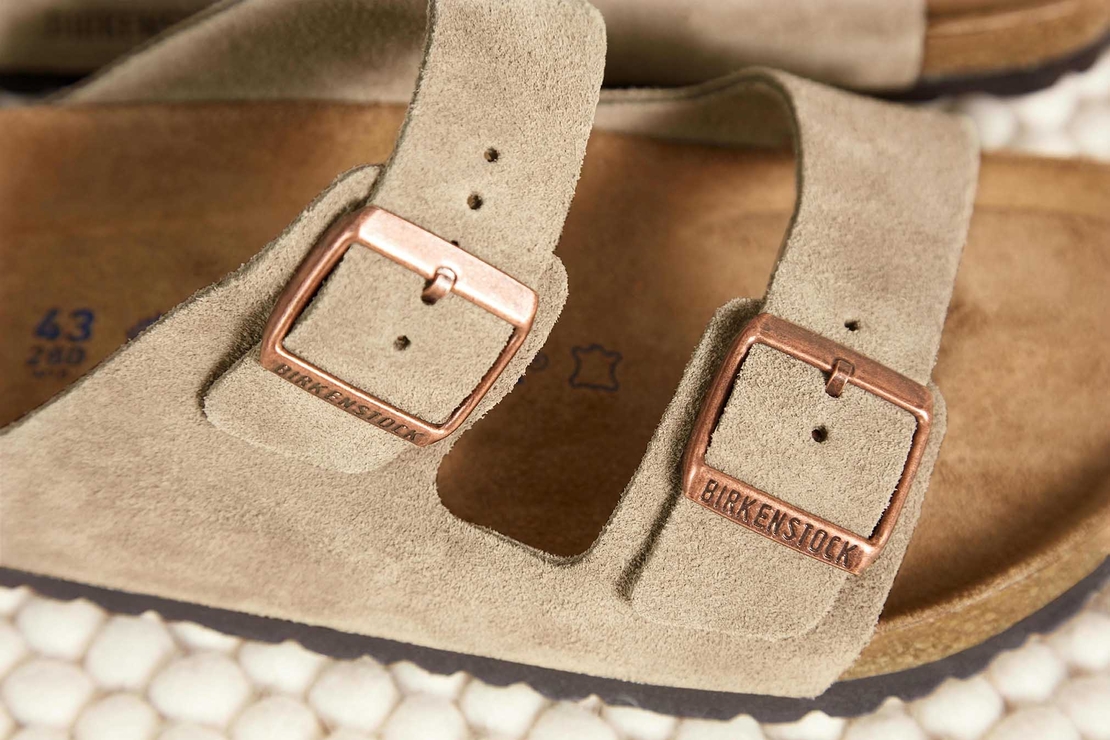 Birkenstock בירקנשטוק כפכפי יוניסקס אריזונה בז Birkenstock Arizona Taupe Suede
