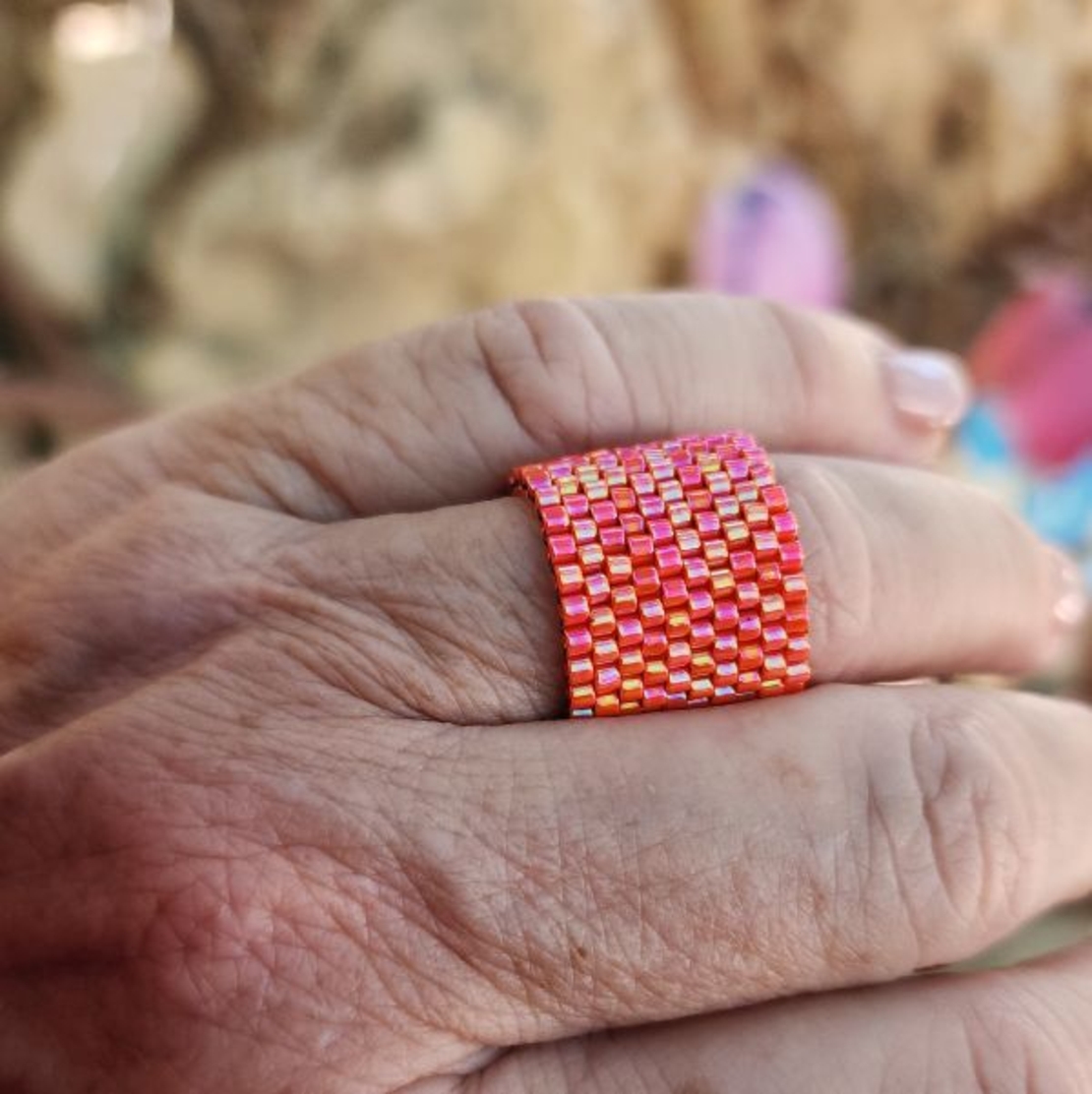 טבעת חרוזים כתומה שזורה בעבודת יד | JewelRina