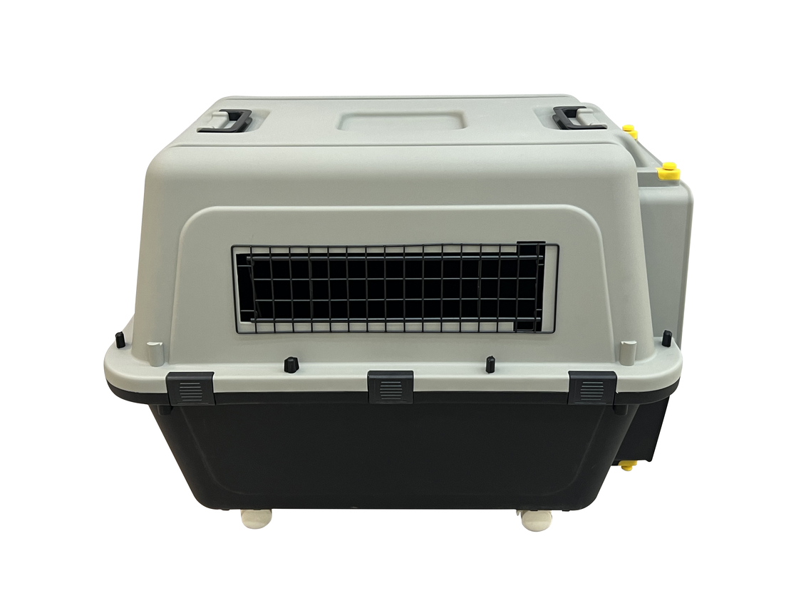 כלוב טיסה XGH מאושר ITA לטיסה כולל גלגלים, קערות ושטיחון- 81.4X58.6X58.4 ס