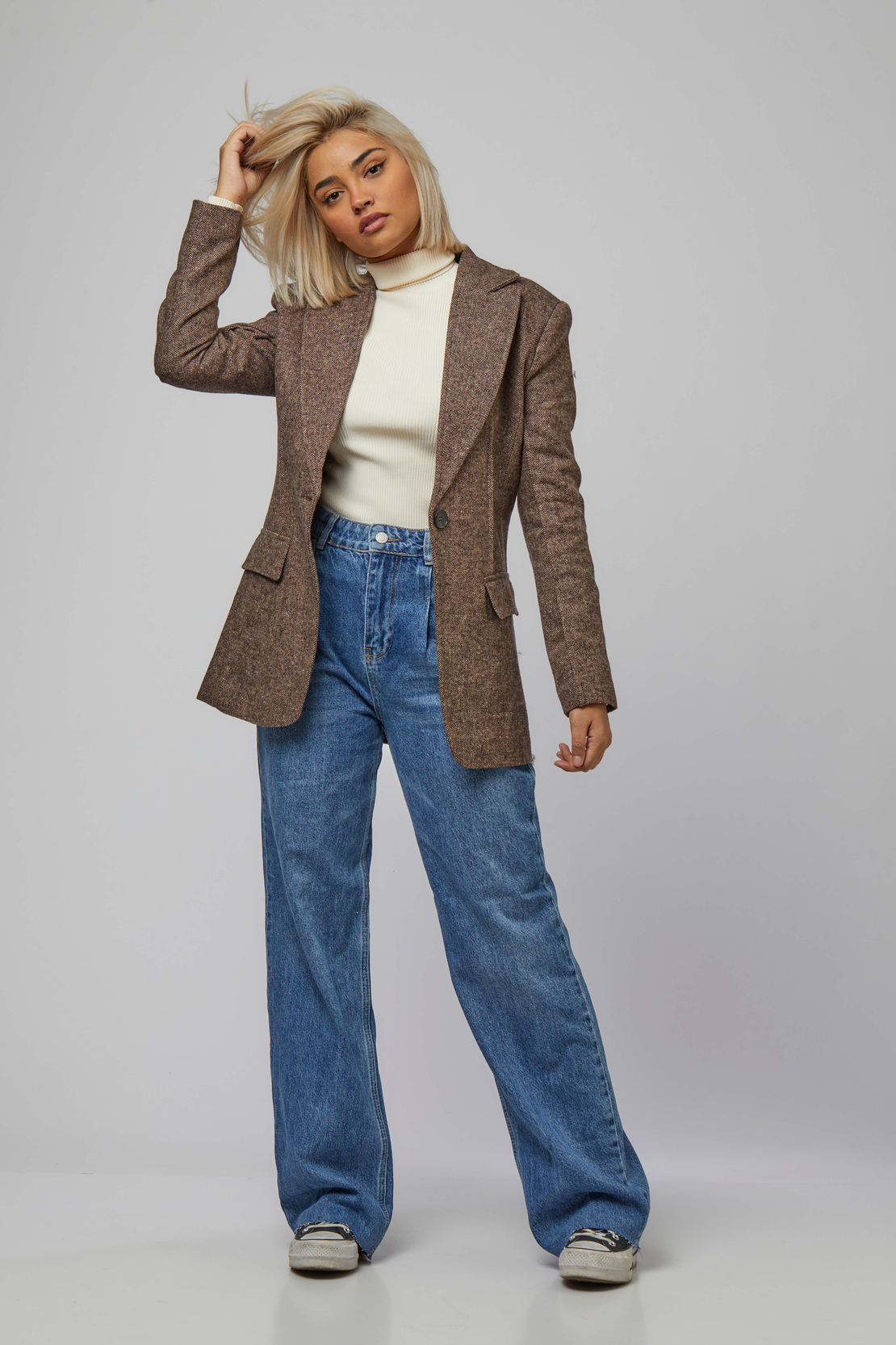 LEO BLAZER