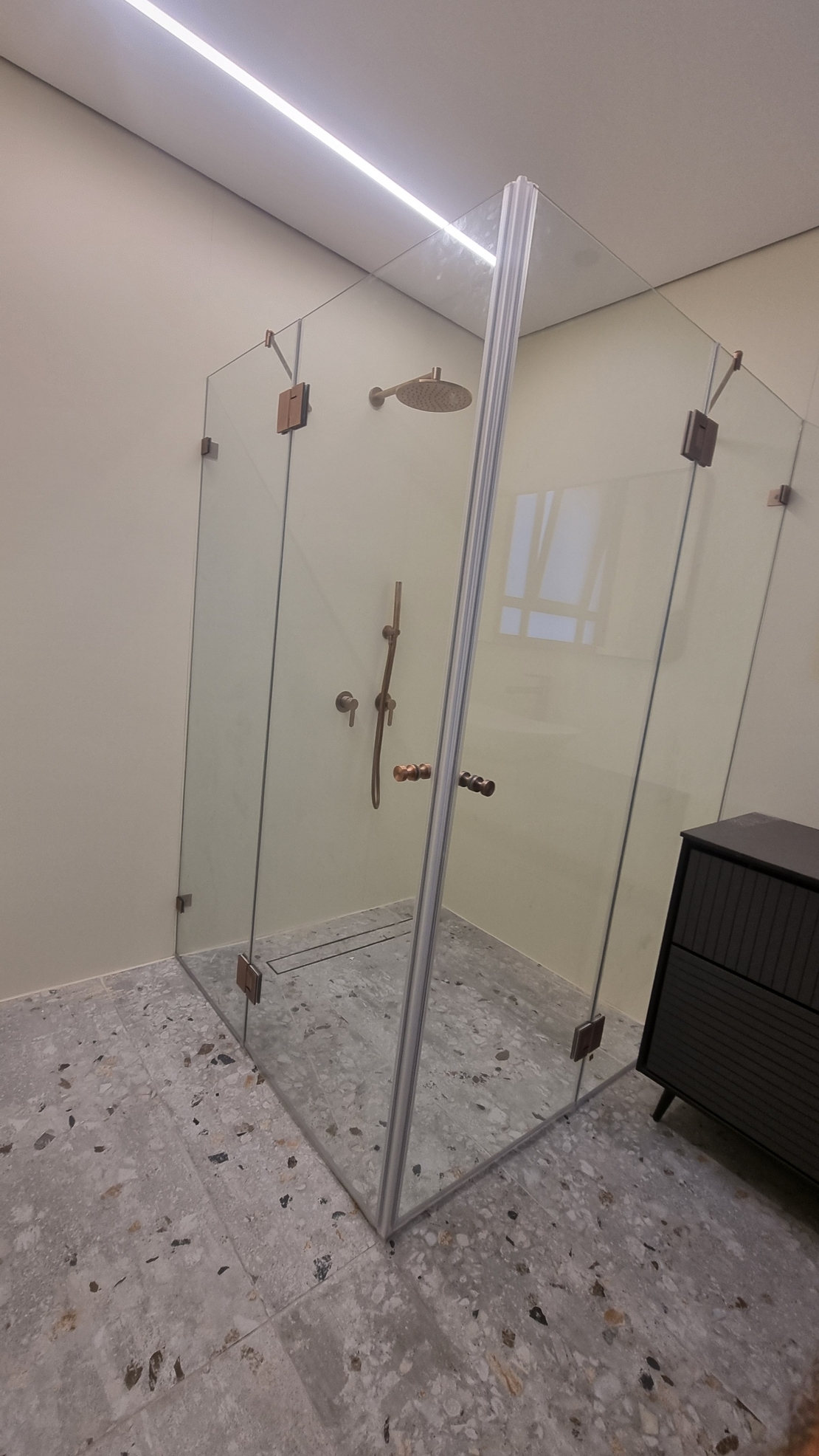 מקלחון פינתי דגם 801