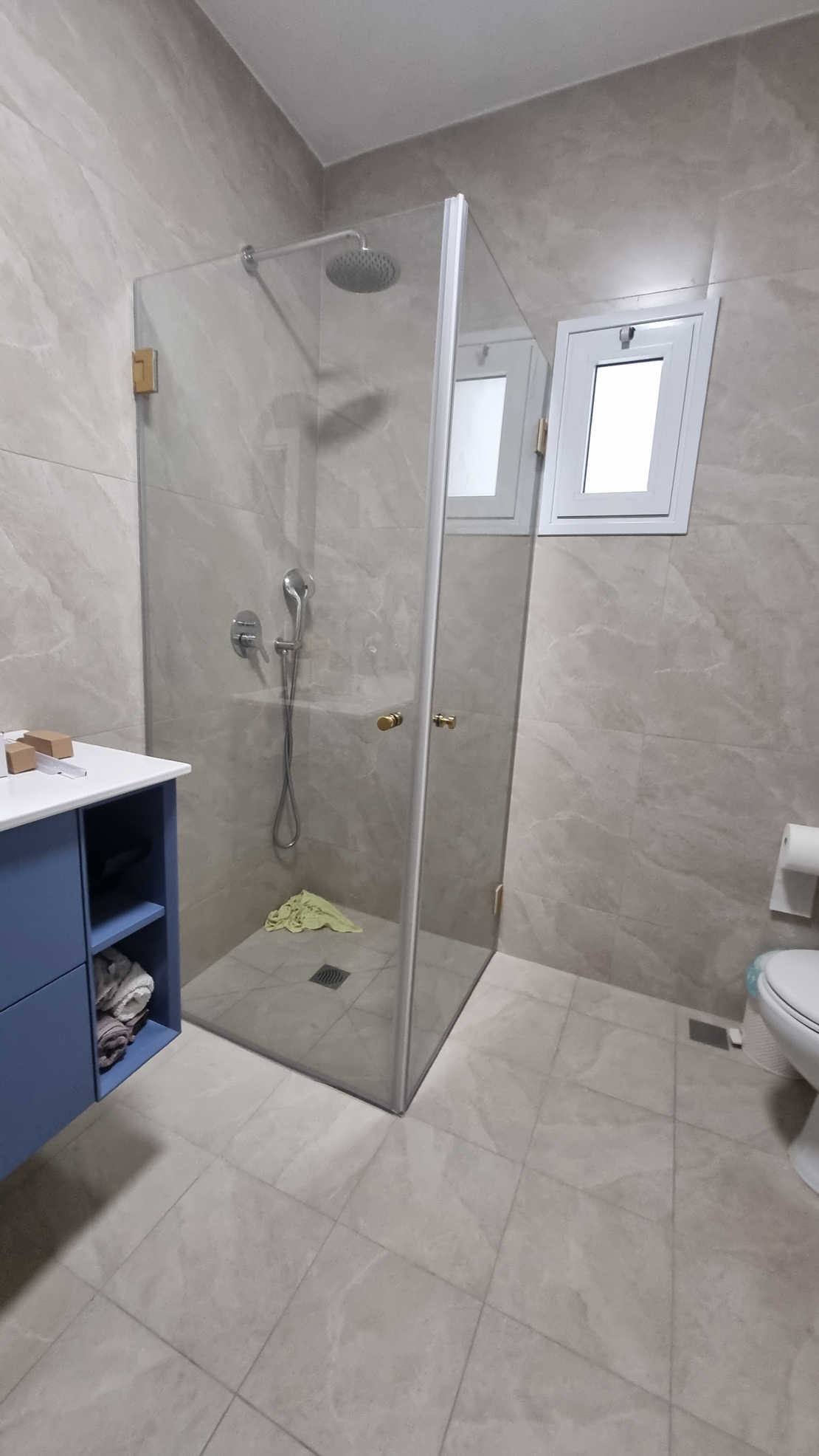מקלחון פינתי דגם 811 הוברמן מקלחונים