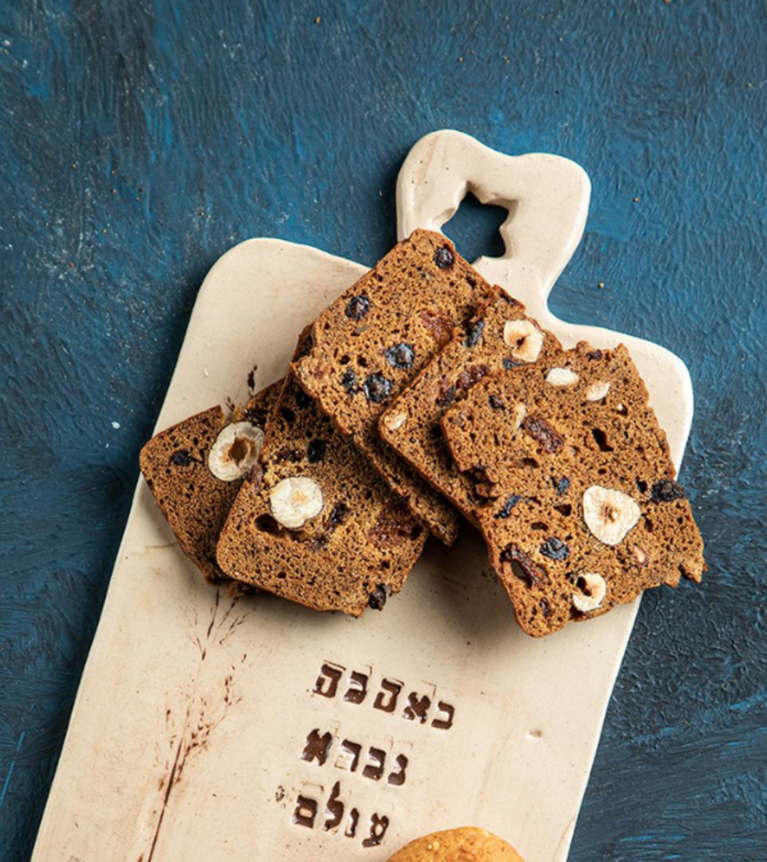 עוגיית ביסקוטי עם אגוזי לוז ושוקולד מריר