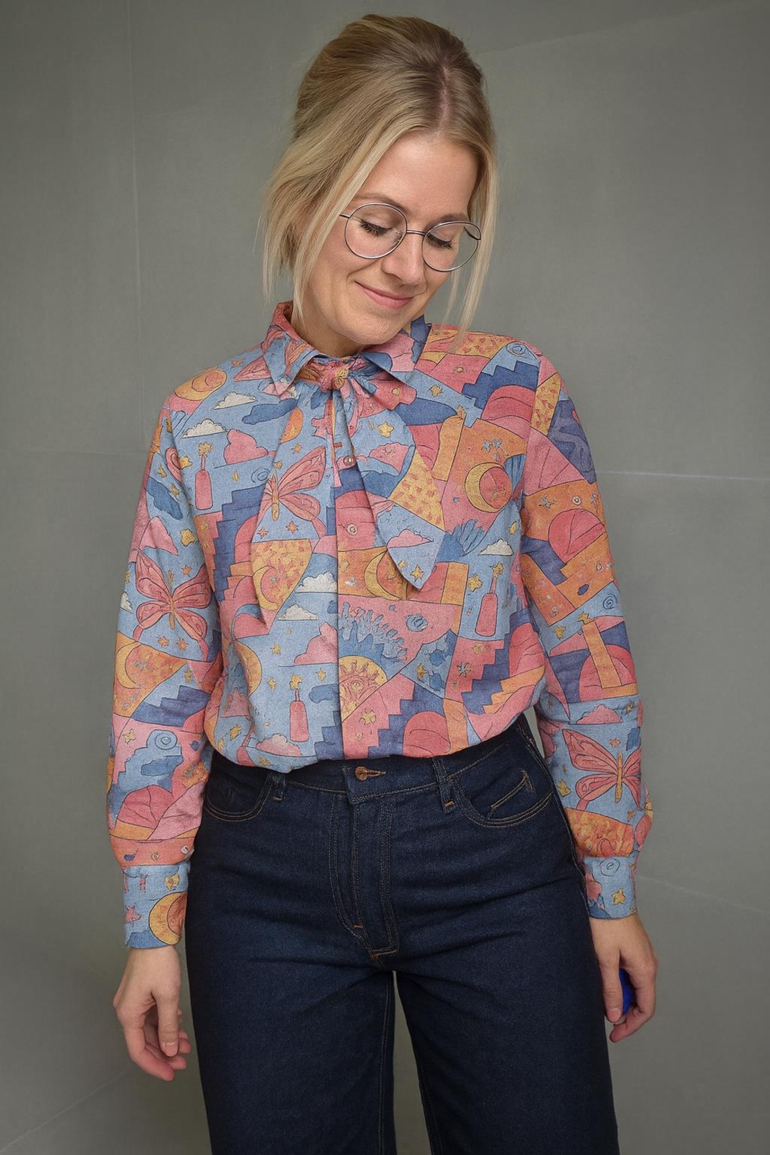 אריג כותנה דפוס דיגיטלי פרפרים וחיפושיות בגווני פסטל