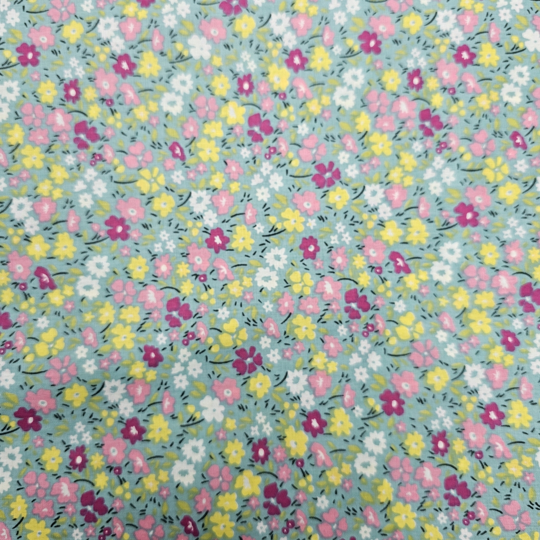 אריג כותנה דפוס פרחים שמחים על רקע טורקיז