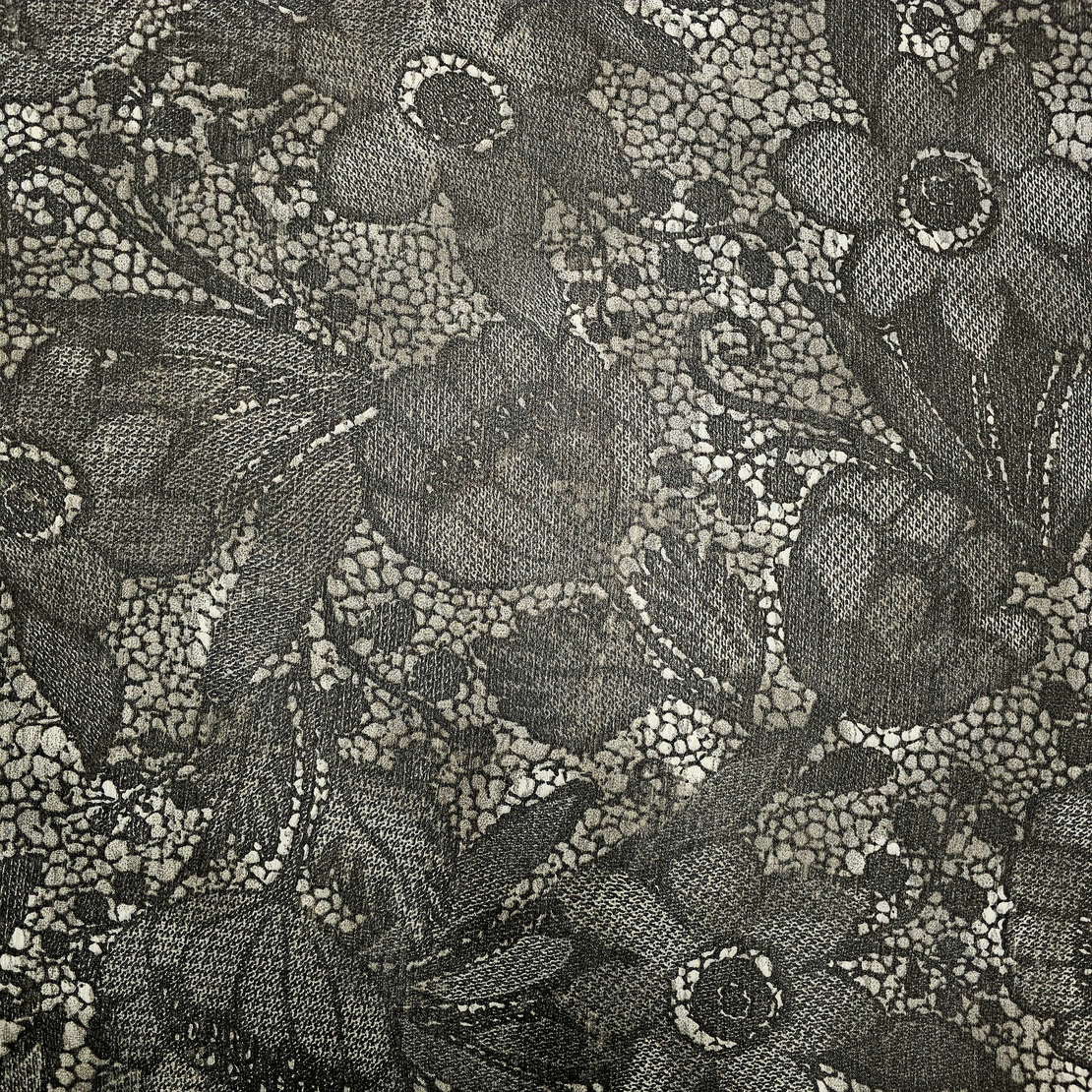 אריג שיפון אפור כהה דפוס שושנים מיוחדים