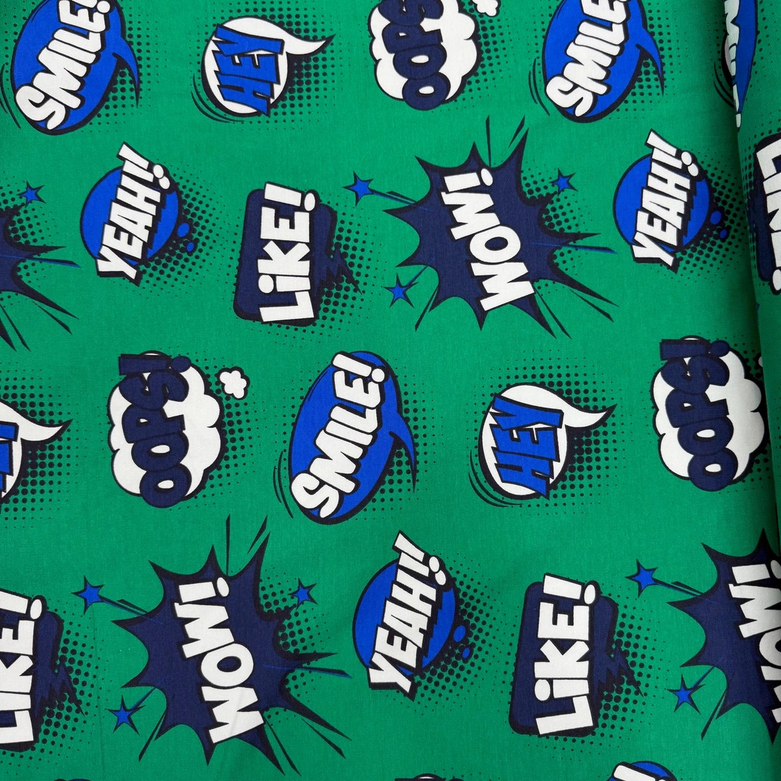 בד פוטר דפוס קומיקס על רקע ירוק