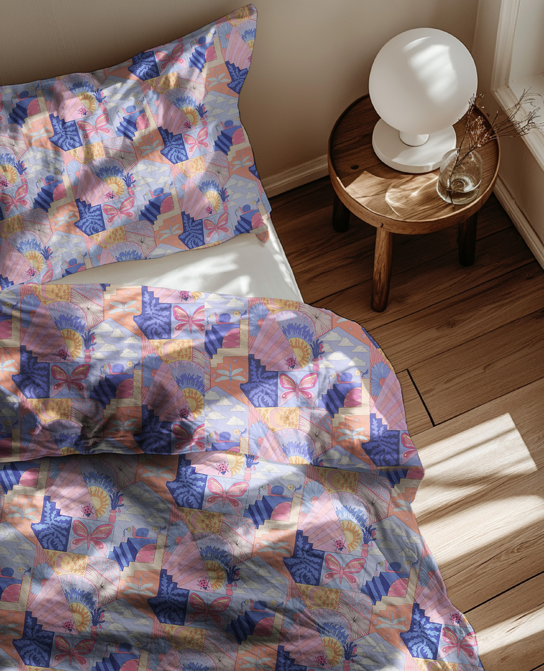 אריג כותנה דפוס דיגיטלי פרפרים וחיפושיות בגווני פסטל